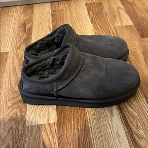 Women’s Ugg slipper boot Charcoal worn once